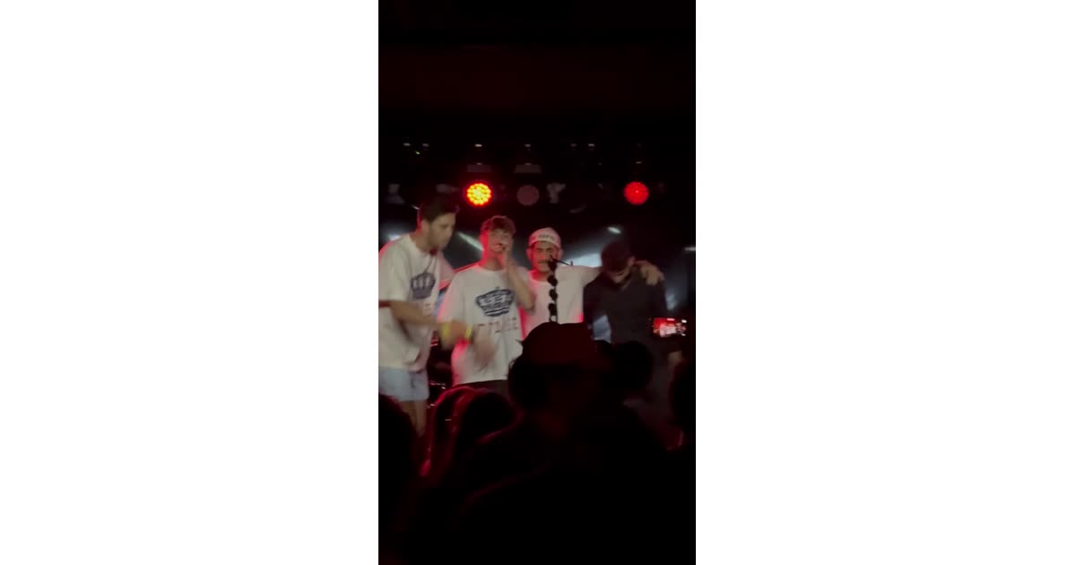 Live Stage Performance with the Crew | Music | William Lebovics