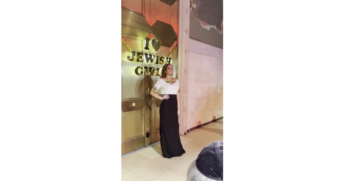 I Love Jewish Girl Neon Sign Moment | Fashion | William Lebovics