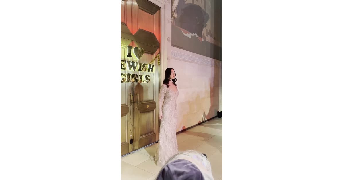 I Wish Girls Evening Elegance | Fashion | William Lebovics