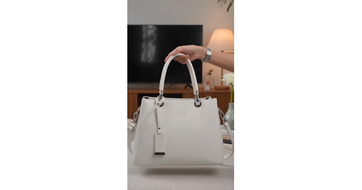 White Handbag Display and Styling | Fashion | Ramel Canales