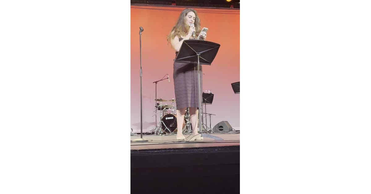 Speaker Delivers Heartfelt Message on Stage | Lifestyle | William Lebovics