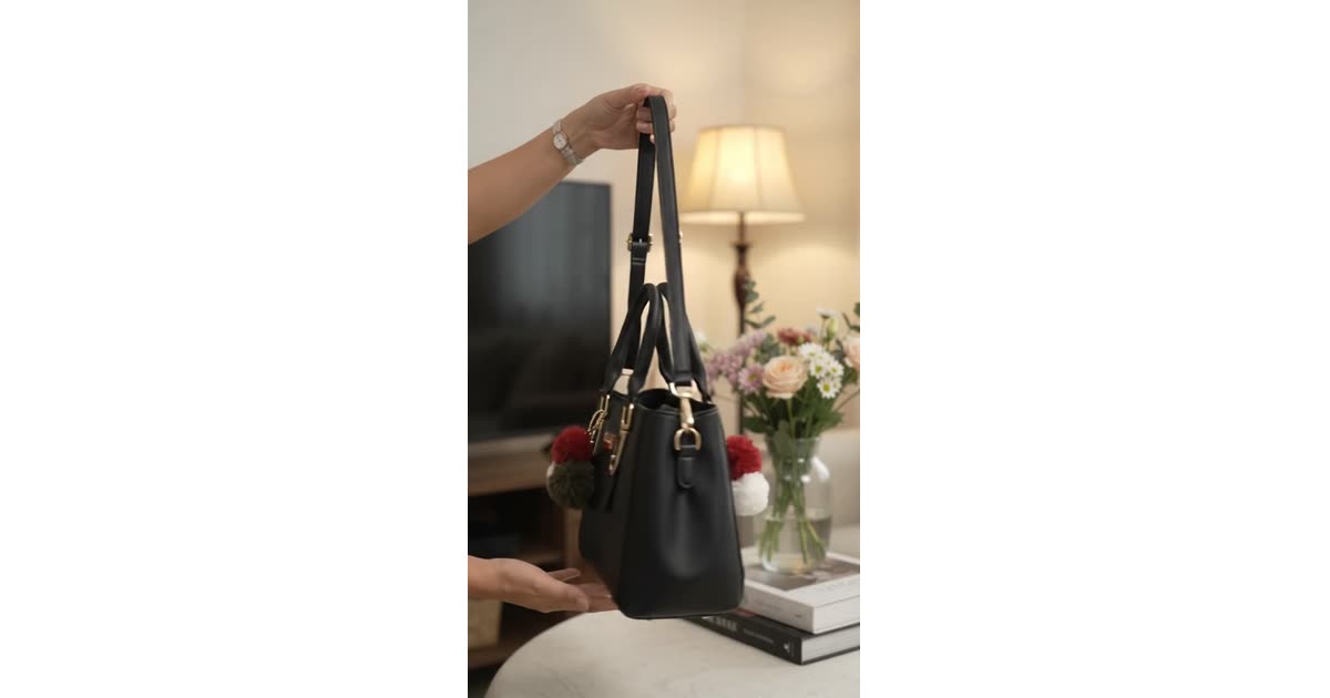 Elegant Black Leather Tote Bag | Fashion | Ramel Canales