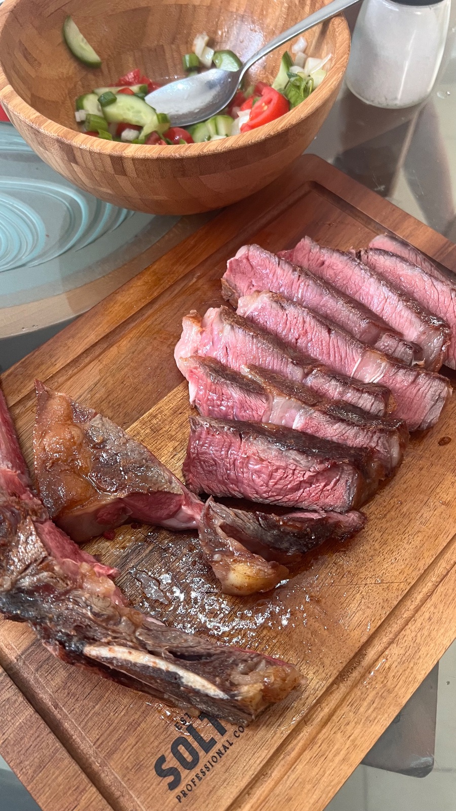 Seared Steak with Fresh Garden Salad | Photo | Guy Evgeni Levin | YESODI